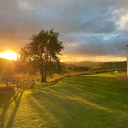 Ladyurd Farmhouse West Linton エクステリア 写真