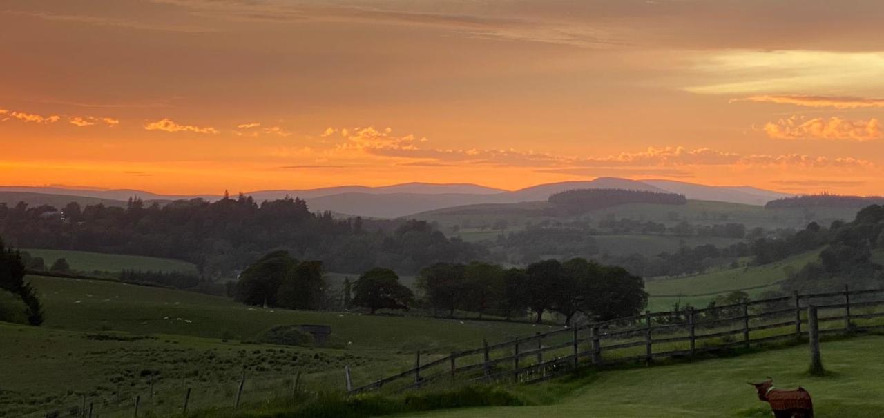 Ladyurd Farmhouse West Linton エクステリア 写真