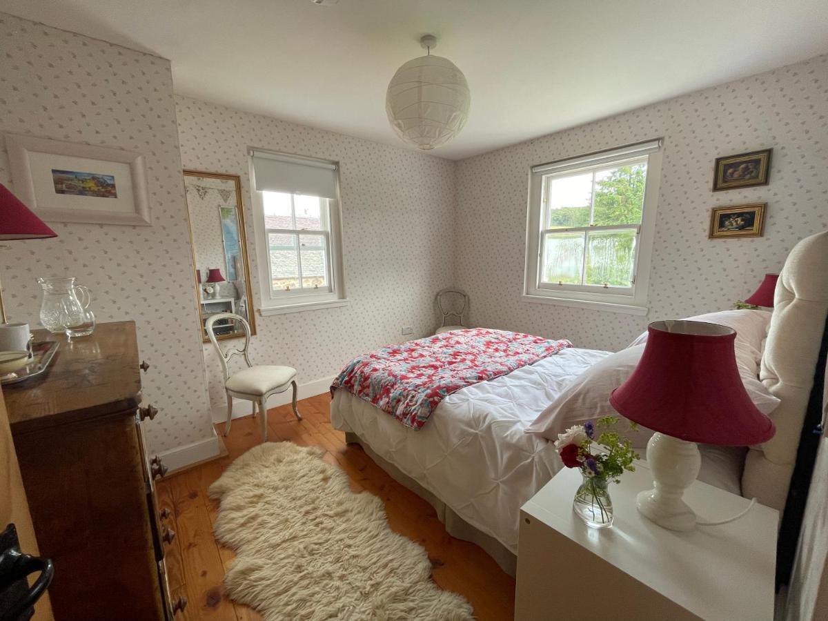 Ladyurd Farmhouse West Linton エクステリア 写真