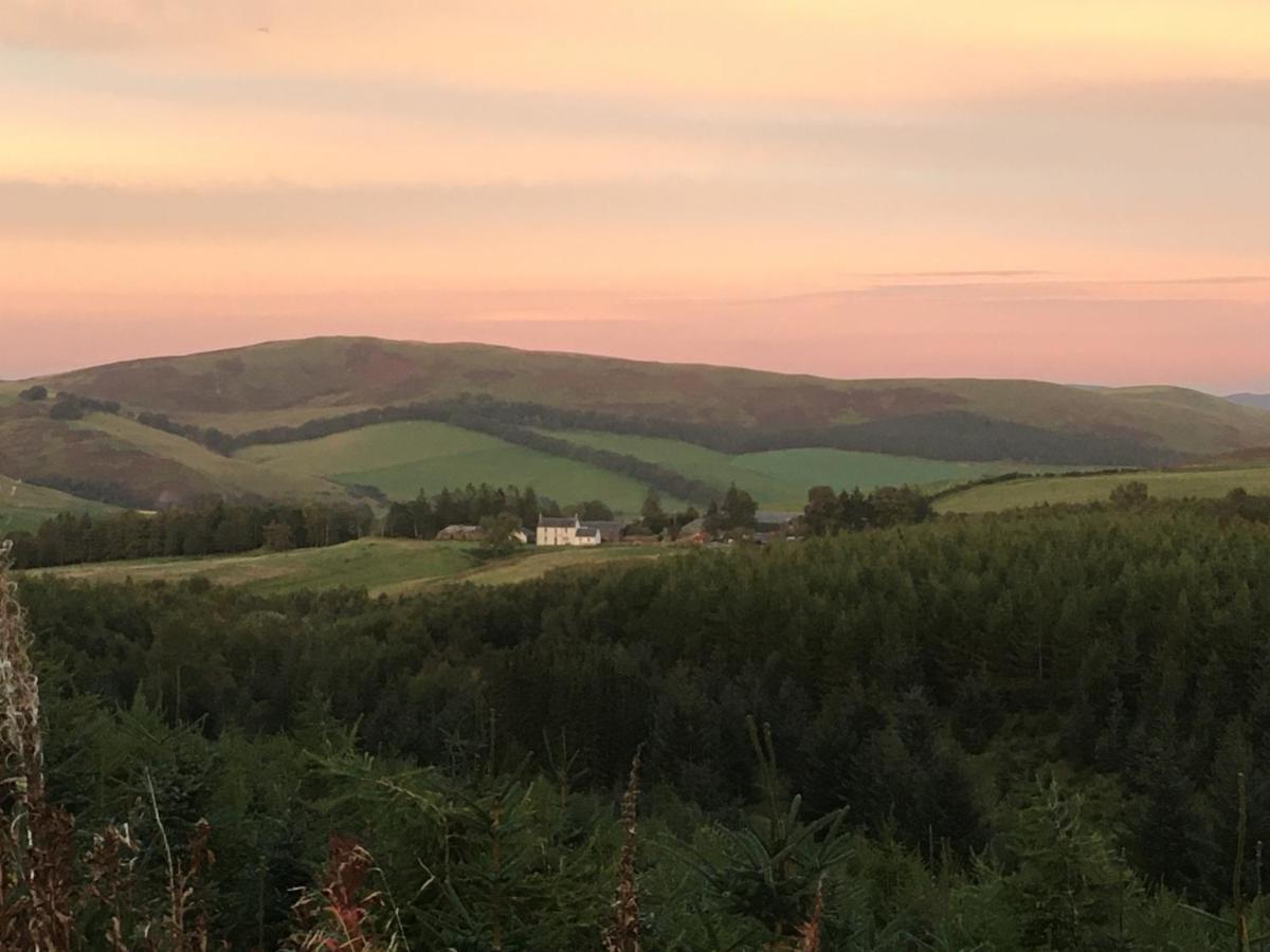 Ladyurd Farmhouse West Linton エクステリア 写真