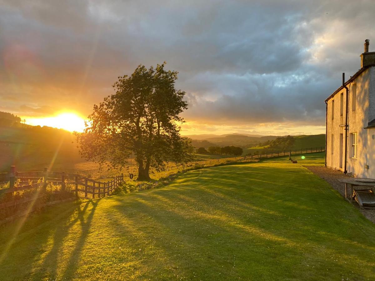 Ladyurd Farmhouse West Linton エクステリア 写真